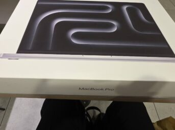購入したMacBook Proの箱
